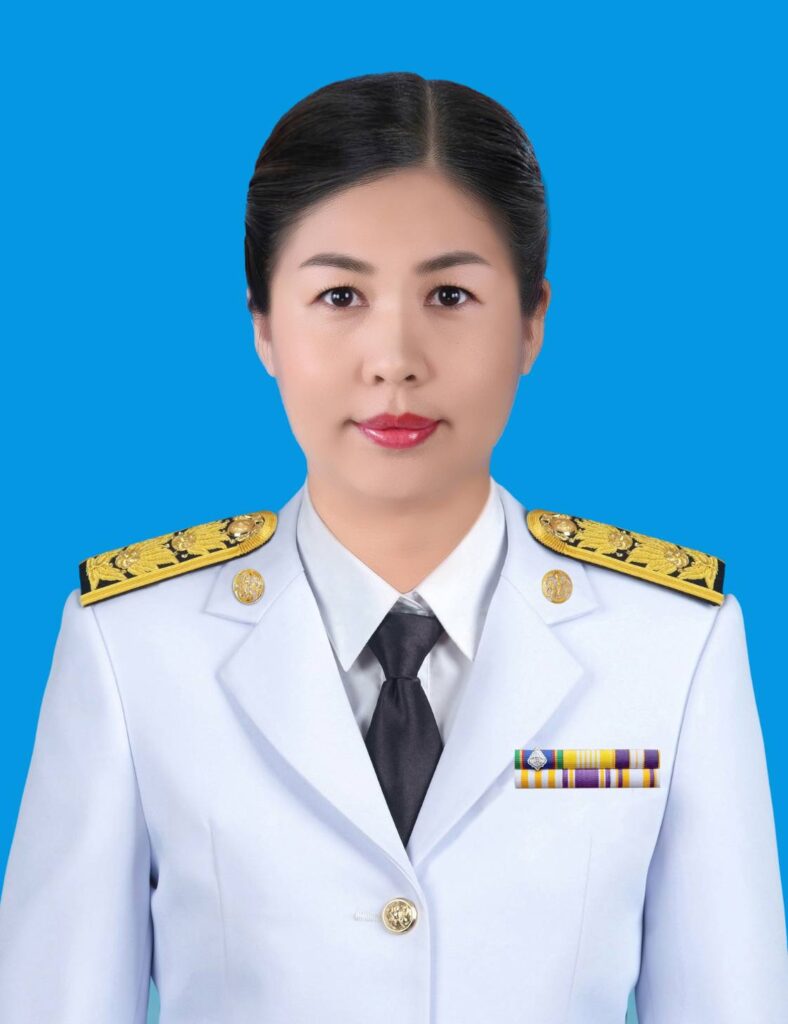 นางสาวสุดารัตน์ 