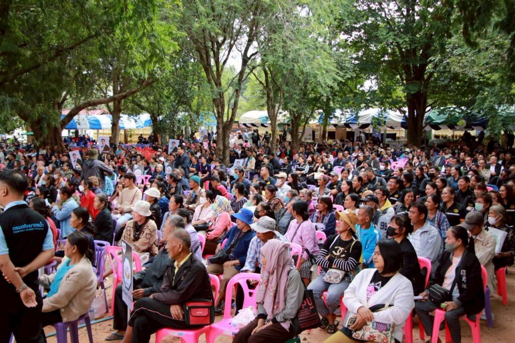 LINE_ALBUM_รับ รมว อธส_251119_1