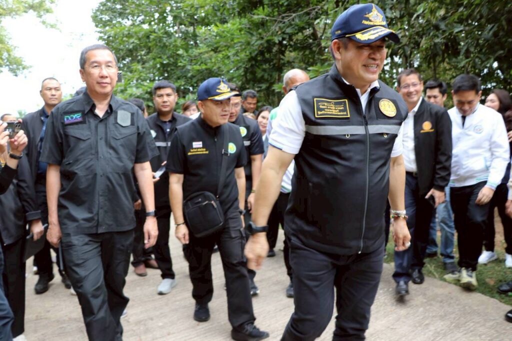 LINE_ALBUM_รับ รมว อธส_251119_2